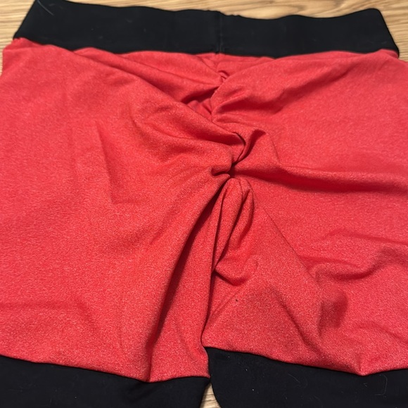 Sweet Peach apparel scrunch bum leggings size small red and black - Picture 5 of 10